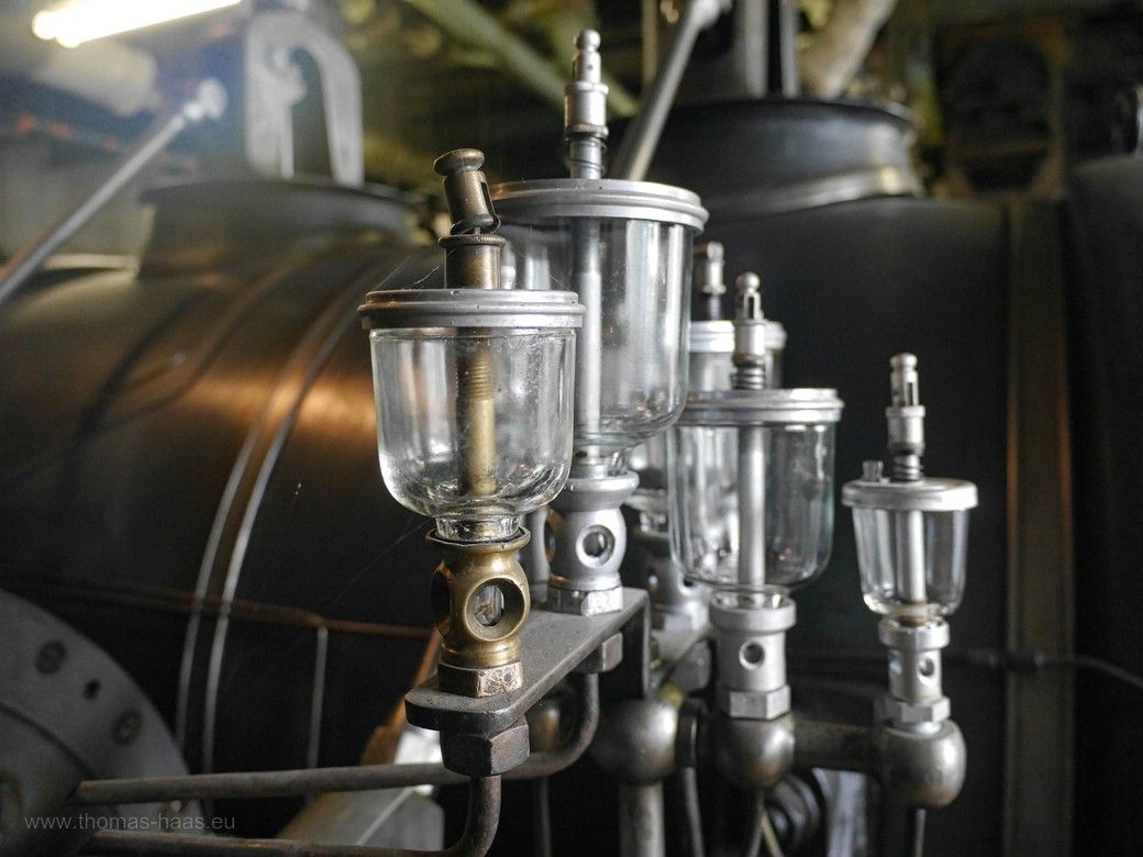 Ölbehälter an der Dampfmaschine Dampfmaschine, Antrieb, Energie - ohne Schmieröl läuft nichts...