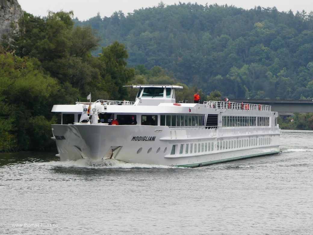 ...und das ein Flusskreuzfahrtschiff! ...und das ein Flusskreuzfahrtschiff!
