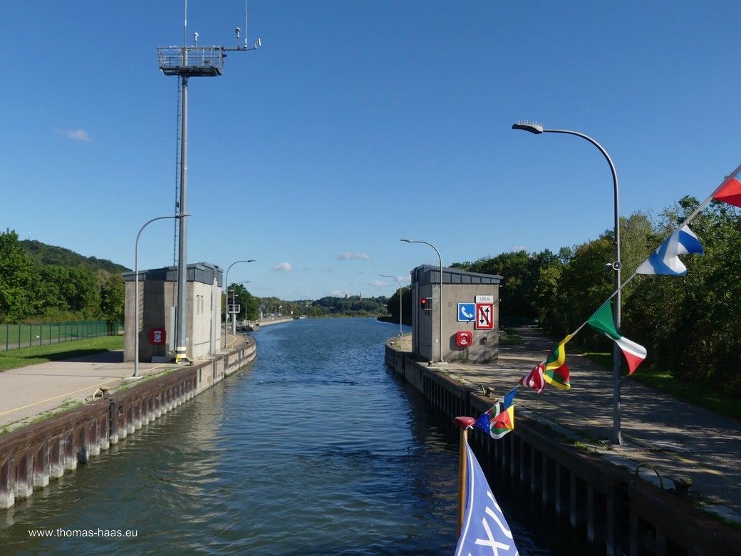 Ausfahrt aus der Schleuse Bad Abbach zur Weiterfahrt in Richtung Kelheim... Ausfahrt aus der Schleuse Bad Abbach zur Weiterfahrt in Richtung Kelheim...