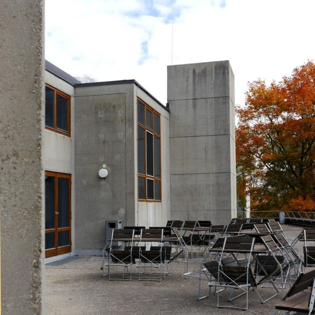 HfG Ulm - Hochschule für Gestaltung, Terrasse und Fassade... HfG Ulm - Hochschule für Gestaltung,
Terrasse und Fassade...