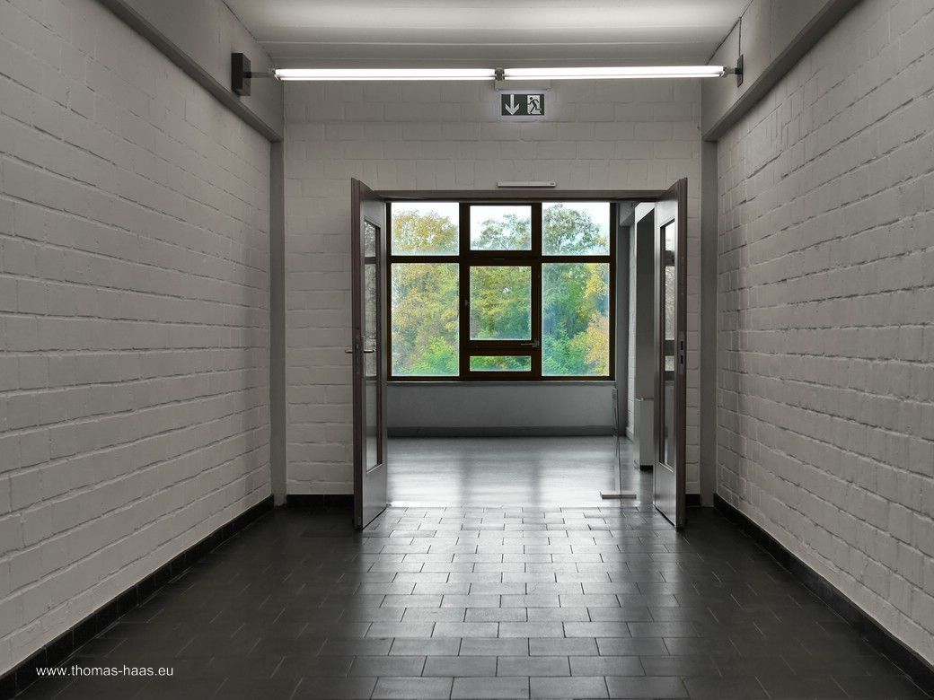 HfG - Flure, Strukturen und ein Bild im Bild... Mit freundlicher Genehmigung der Stiftung HfG, Ulm HfG - Flure, Strukturen und ein Bild im Bild... Mit freundlicher Genehmigung der Stiftung HfG, Ulm