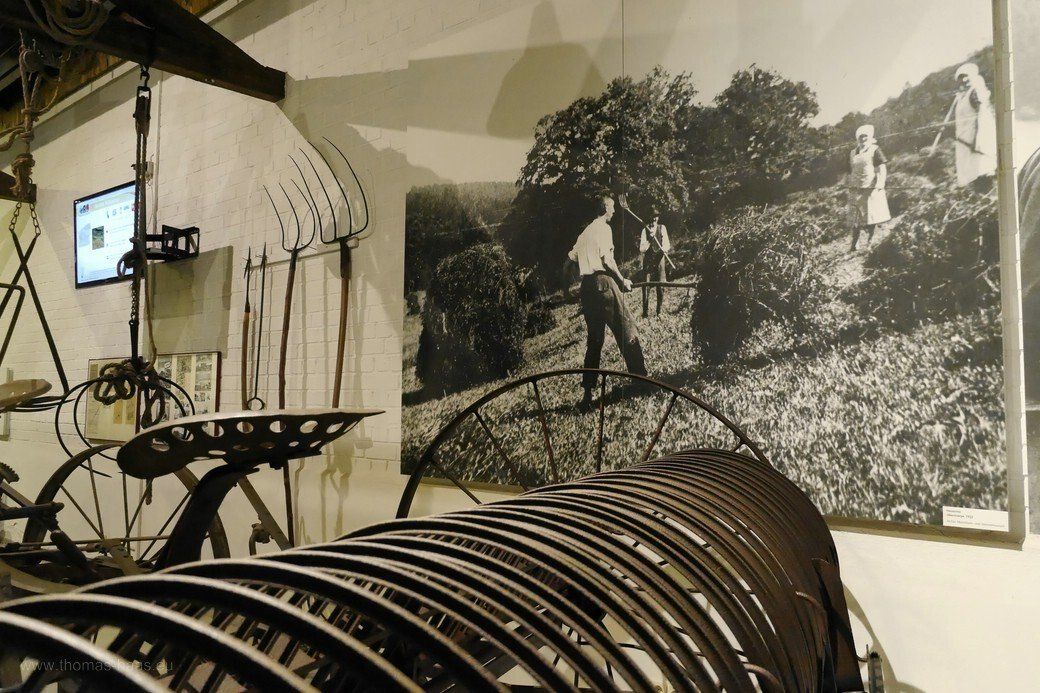 Alte Landmaschinen und alte Bildmotive der Landwirtschaft Alte Landmaschinen und alte Bildmotive der Landwirtschaft