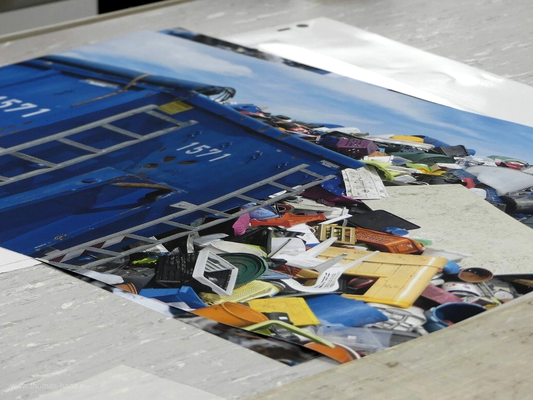 Die Ausdrucke werden auf Endformat geschnitten... Die Ausdrucke werden auf Endformat geschnitten...