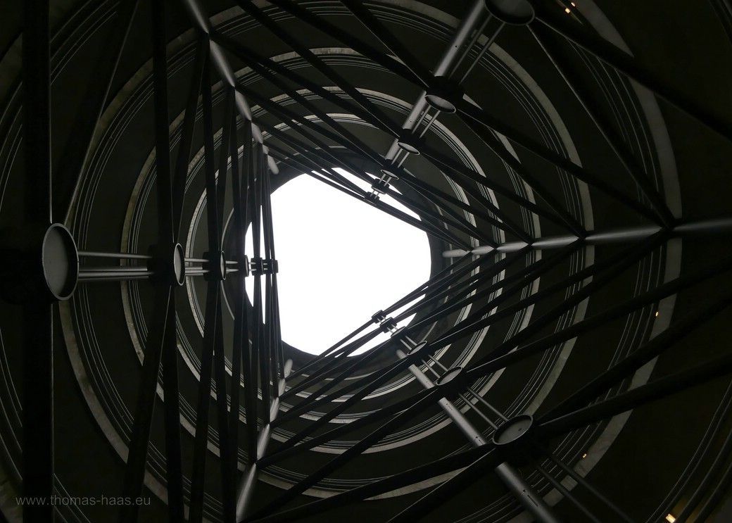 Eine Parkausspindel als Grafik ausgearbeitet, 2023 Parkhausspindel in Ulm als grafisches Motiv, 2023