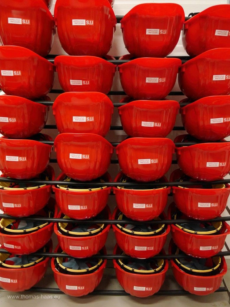 Schutzhelme zur Baustellenbesichtigung