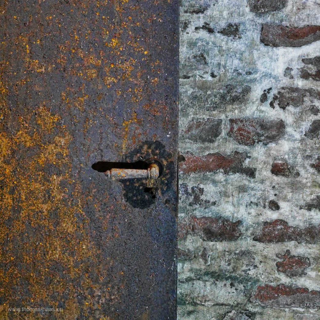 Stahltüre zum Eiskeller Stahltüre zum Eiskeller