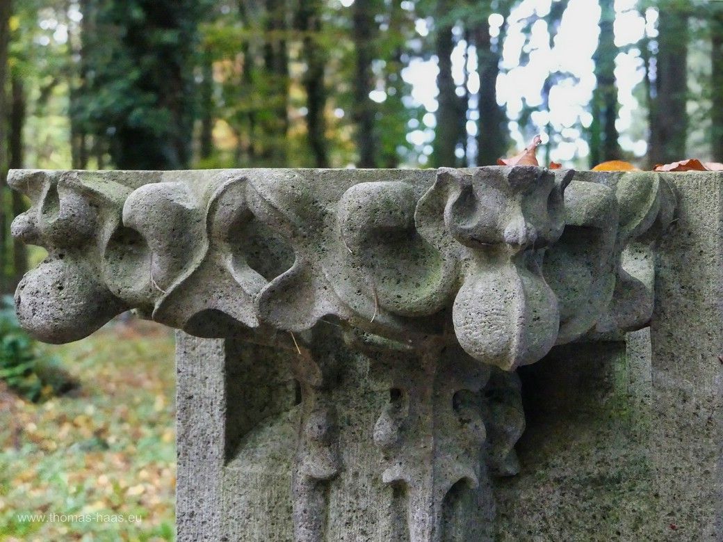 Der Stein vom Ulmer Münster am Käppele in Bellenberg, Oktober 2024 Der Stein vom Ulmer Münster am Käppele in Bellenberg, Oktober 2024
Bild des Monats, Dezember 2024