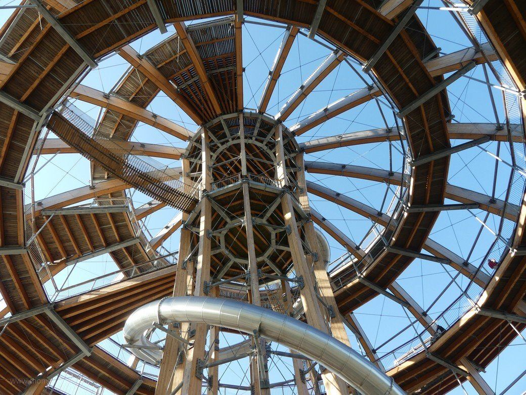 Moderne Holzarchitektur, die Erlebnisholzkugel... Moderne Holzarchitektur, die Erlebnisholzkugel...