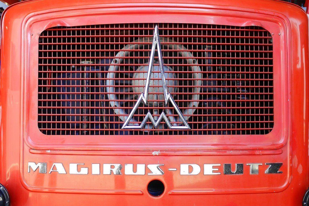 Kühlergrill am Langhauber-Lkw, 2021 Kühlergrill am Langhauber-Lkw, 2021