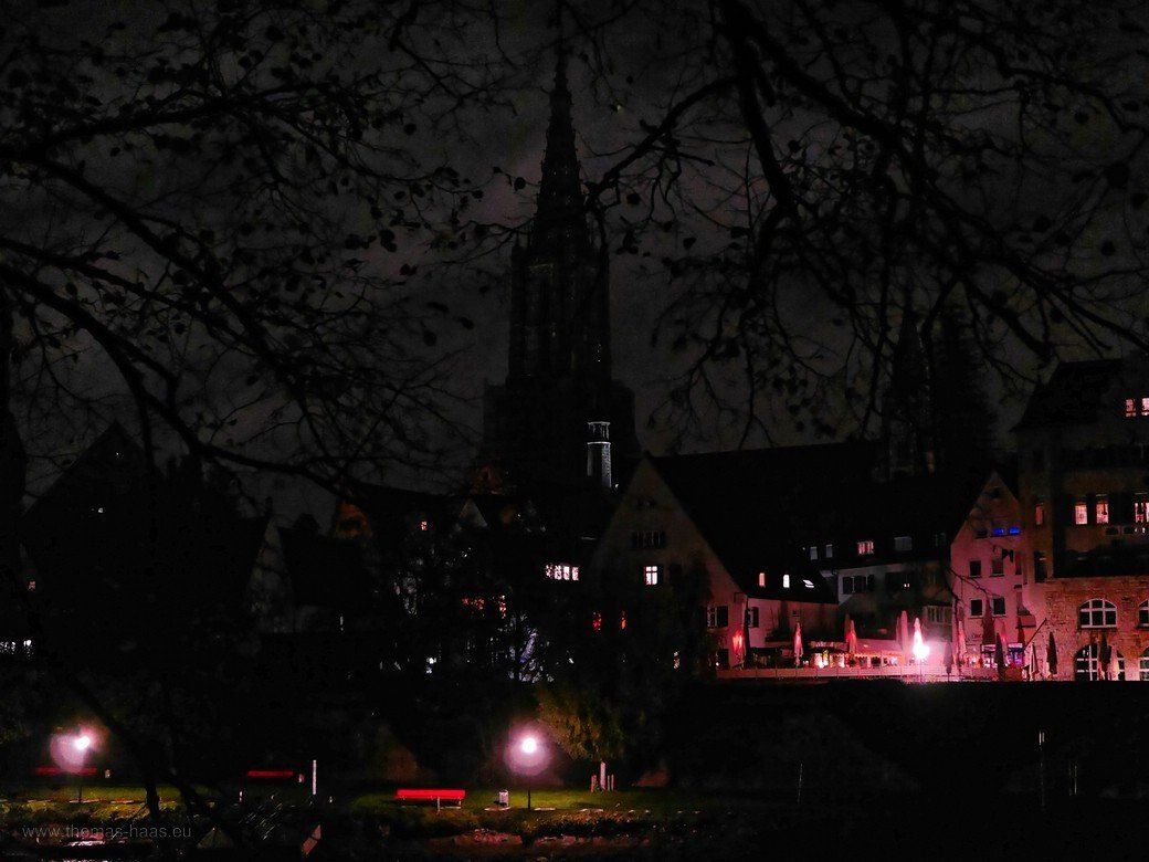 Bild des Monats, Januar 2023 -Licht, oder eben nicht. -Ulmer Münster in der Dunkelheit...