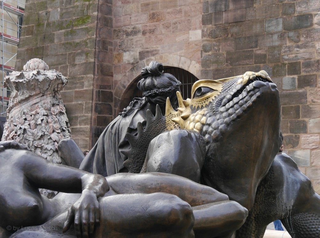 Detail aus dem Figurenbrunnen „Ehekarussell“ © by Lucas M., 2023 Detail aus dem Figurenbrunnen „Ehekarussell“ © by Lucas M., 2023