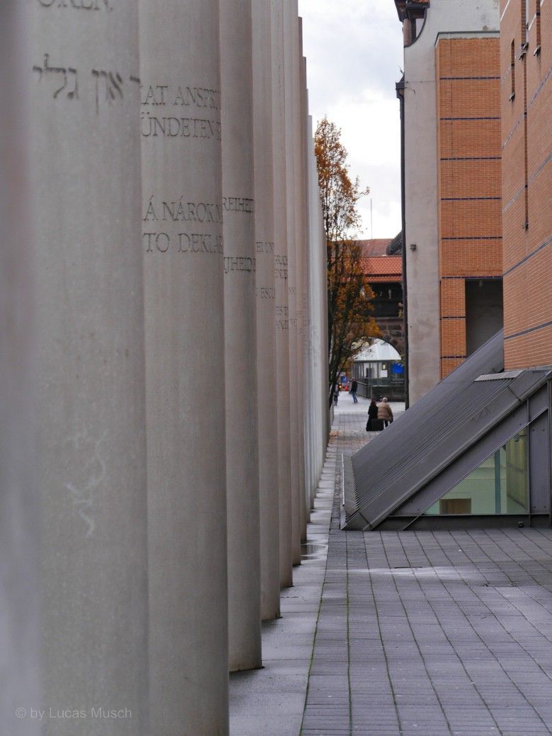 Straße der Menschenrechte, Stelen, © Lucas M., 2023 Nürnberg, die Straße der Menschenrechte, © by Lucas M., 2023