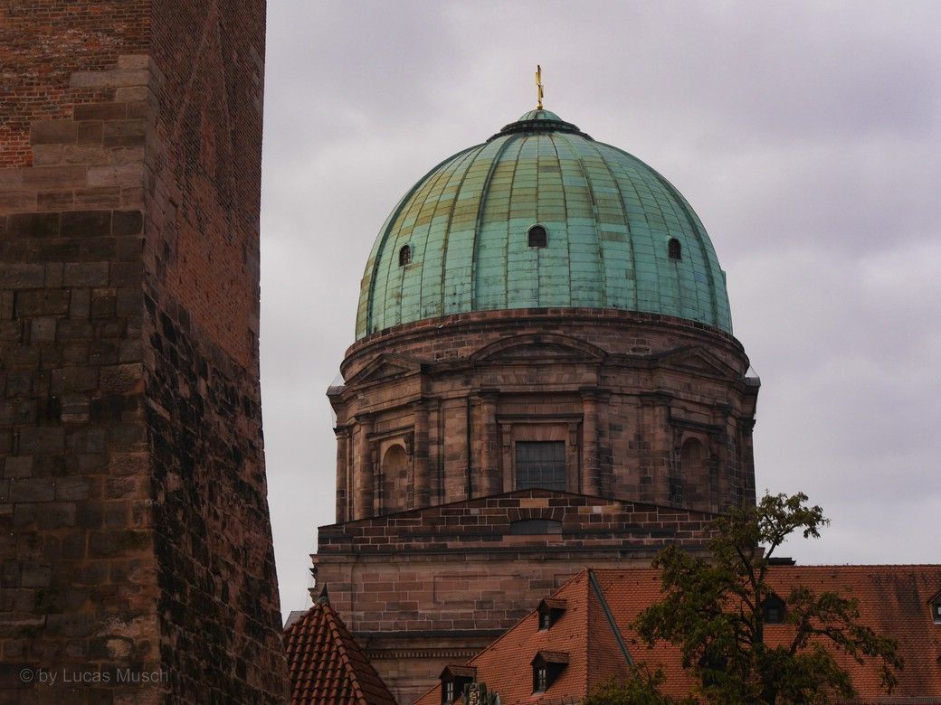 Die Kuppel von St. Elisabeth in Nürnberg, © by Lucas M., 2023 Die 50 m hohe Kuppel von St. Elisabeth in Nürnberg, © by Lucas M., 2023