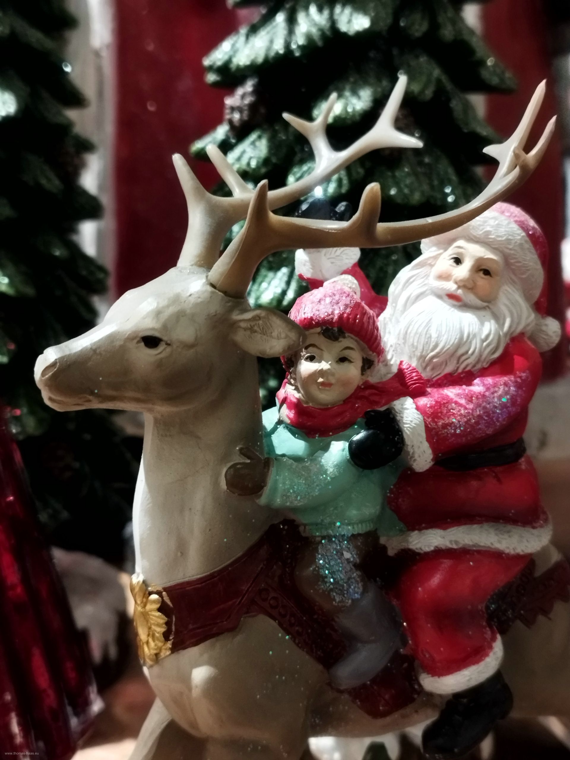 Hirsch mit Kind und Nikolaus, 2024 ...Christbaumschmuck, Kunstgewerbe!