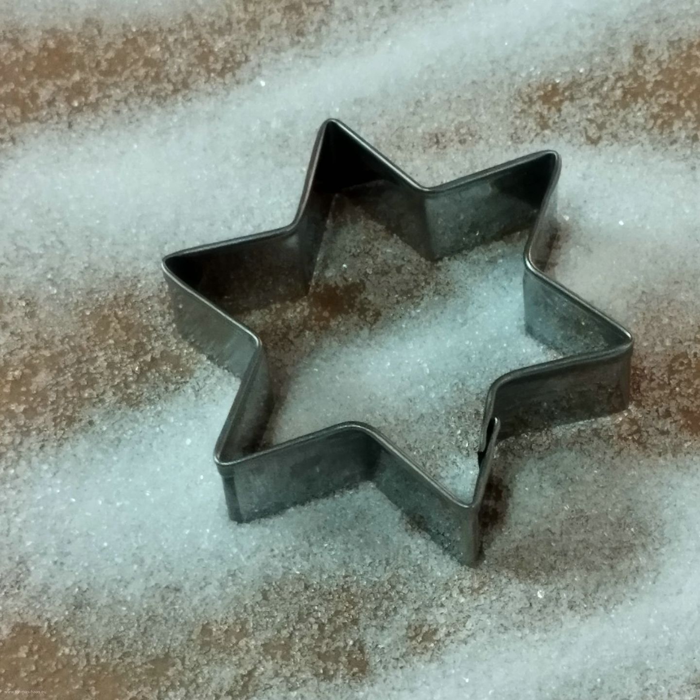 Ausstecher für Zimtsterne im Zuckerbett, 2024