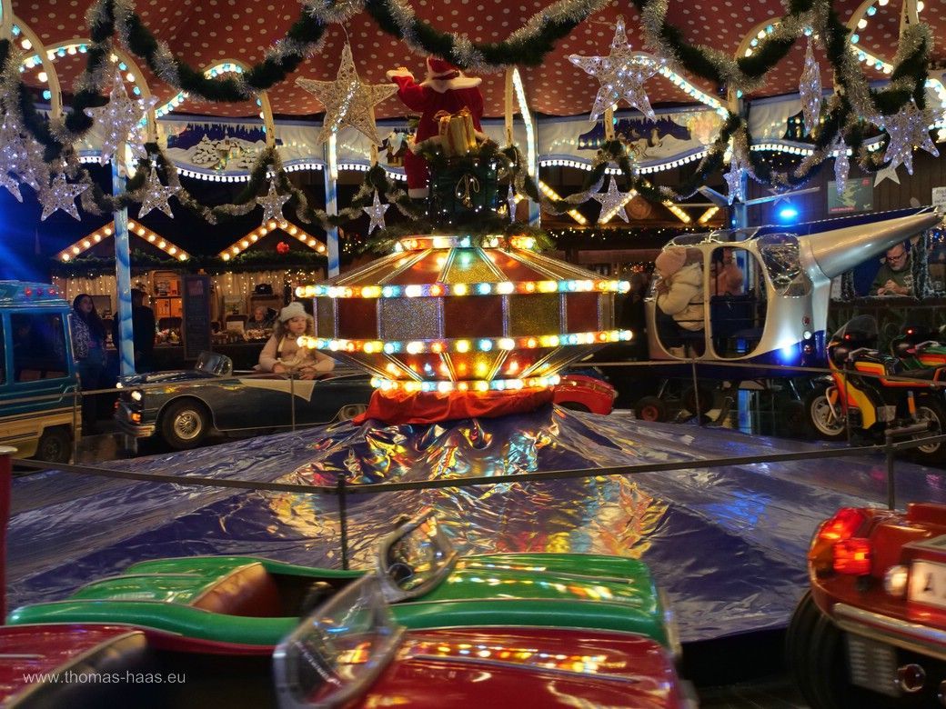 Karussell, Weihnachtsmarkt Ulm, 2024 Karussell, Weihnachtsmarkt Ulm, 2024