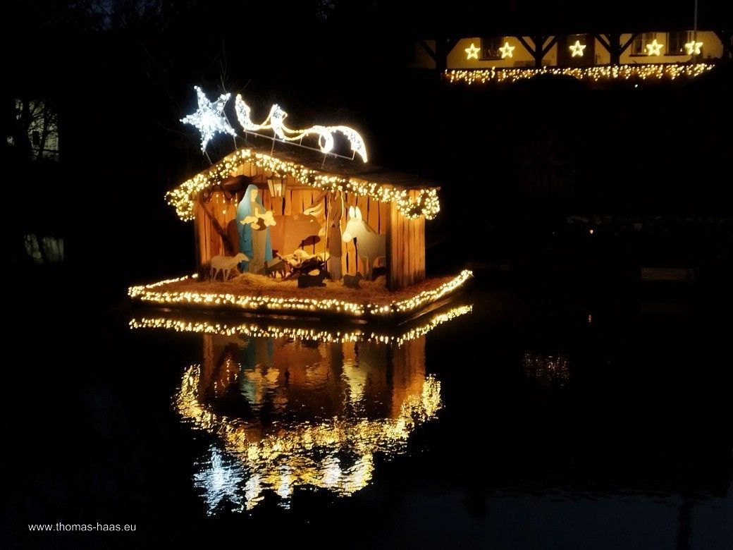 Die in der Abens schwimmende Krippe, Dezember 2025 Die in der Abens schwimmende Krippe, Dezember 2025