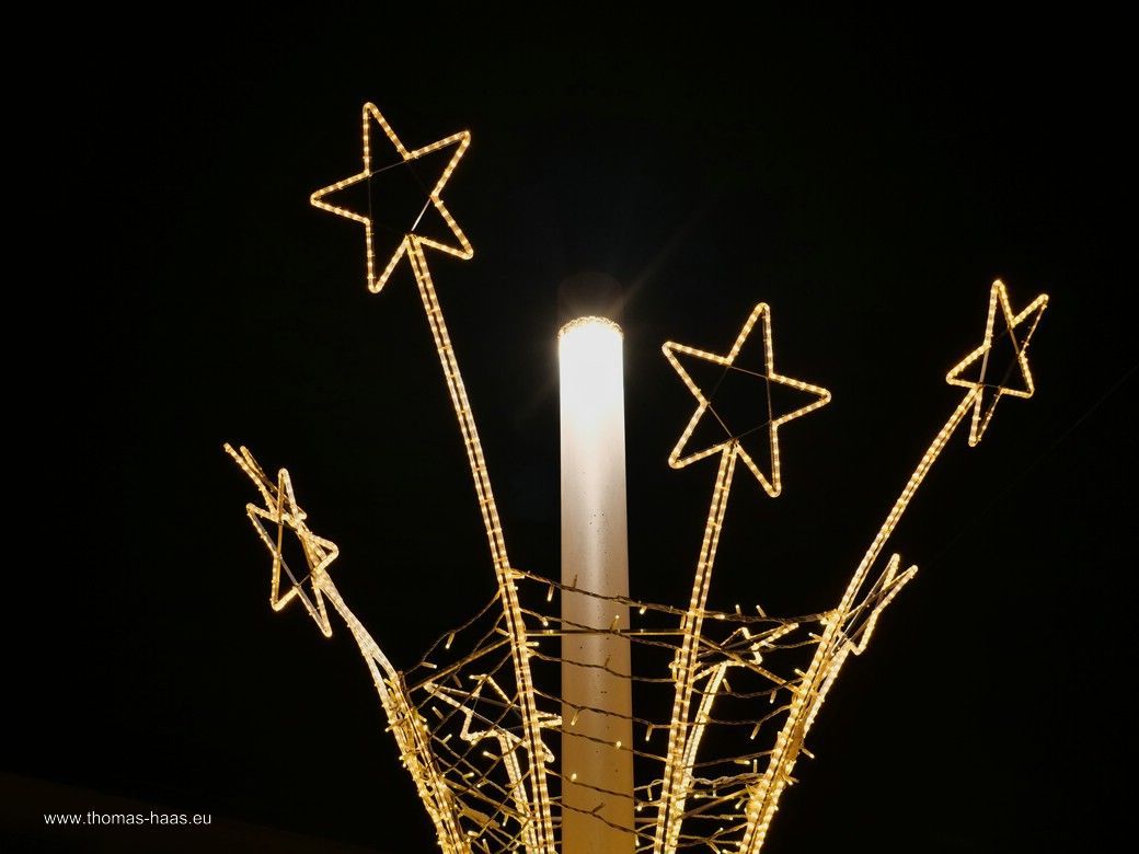 Neue Laternenaufsätze in Vöhringen - Festbeleuchtung! Dezember 2025 Neue Laternenaufsätze in Vöhringen - Festbeleuchtung! Dezember 2025