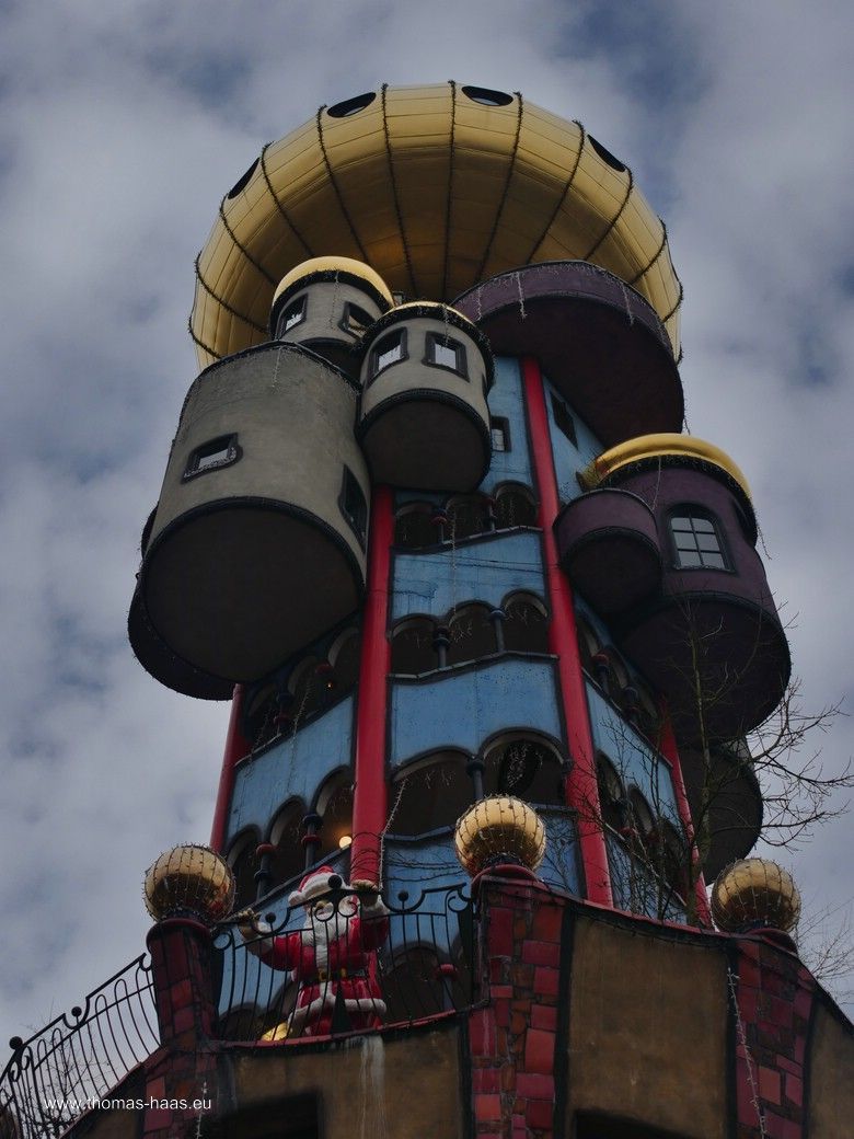 Der Kuchlbauer-Turm im Advent mit nachbearbeitetem Himmel, Dezember 2025 Der Kuchlbauer-Turm im Advent mit nachbearbeitetem Himmel, Dezember 2025