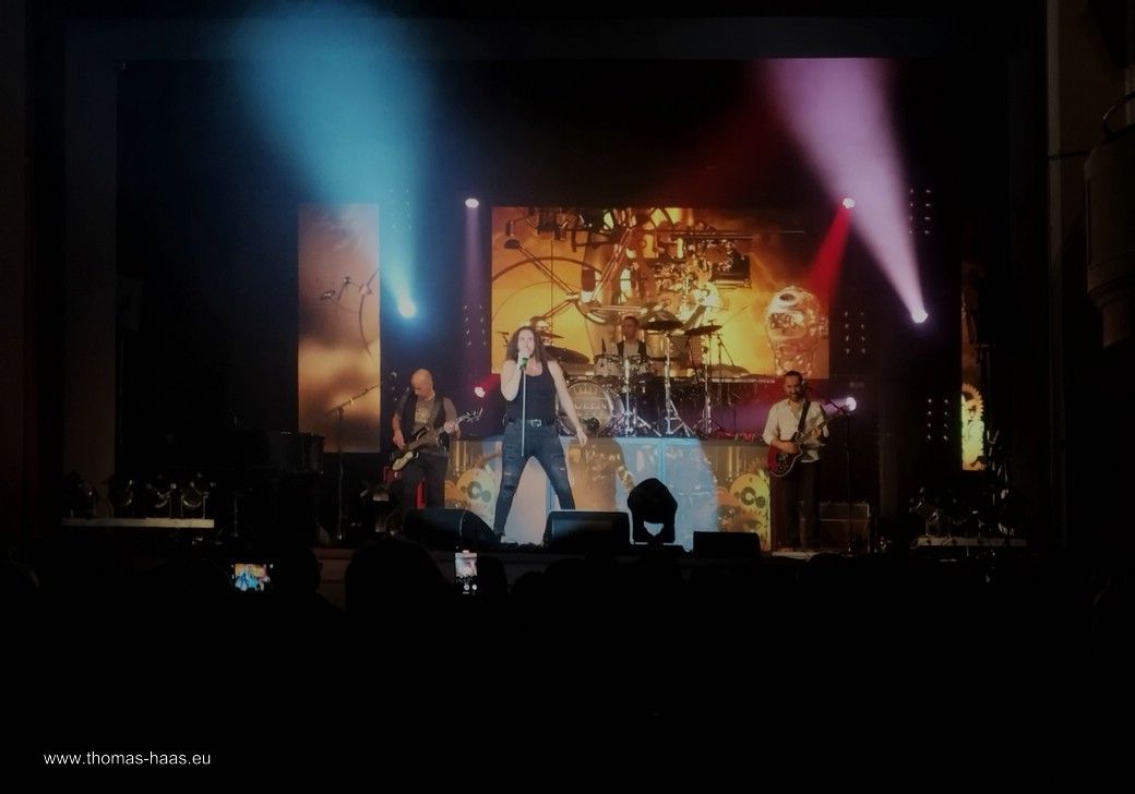 Queen Alive - Die Band auf der Bühne... - Konzerthaus HDH, März 2025 Queen Alive - Die Band auf der Bühne... - Konzerthaus HDH, März 2025