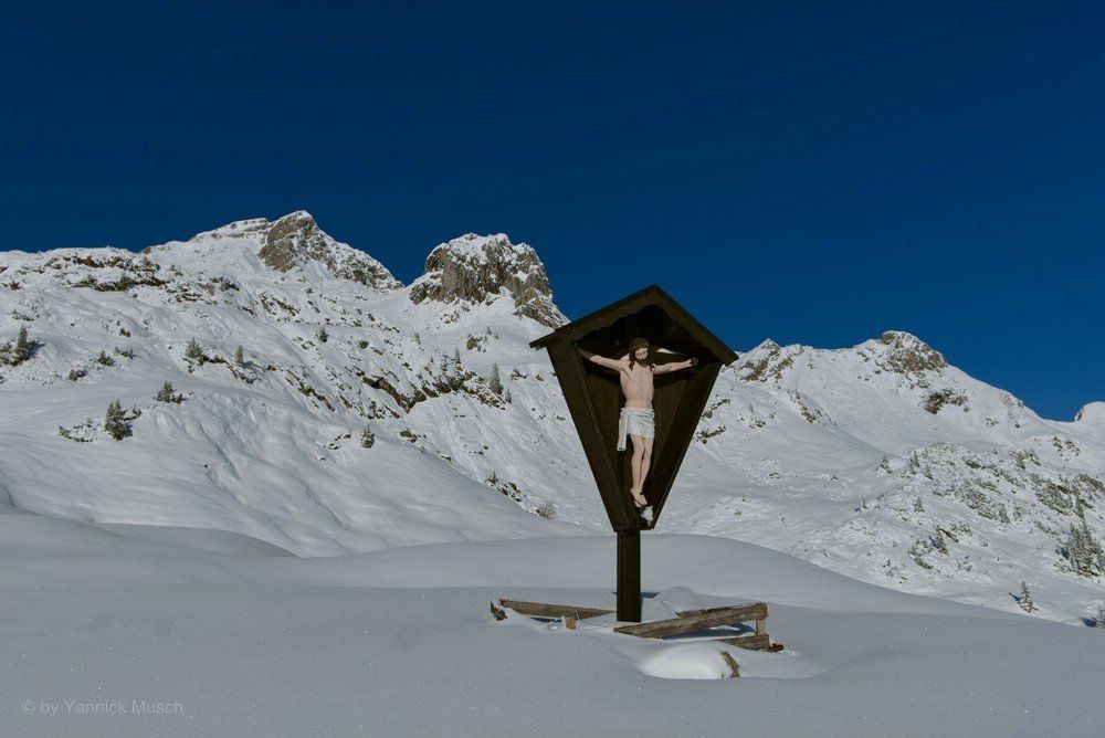 Wegekreuz im Schnee, November 2019