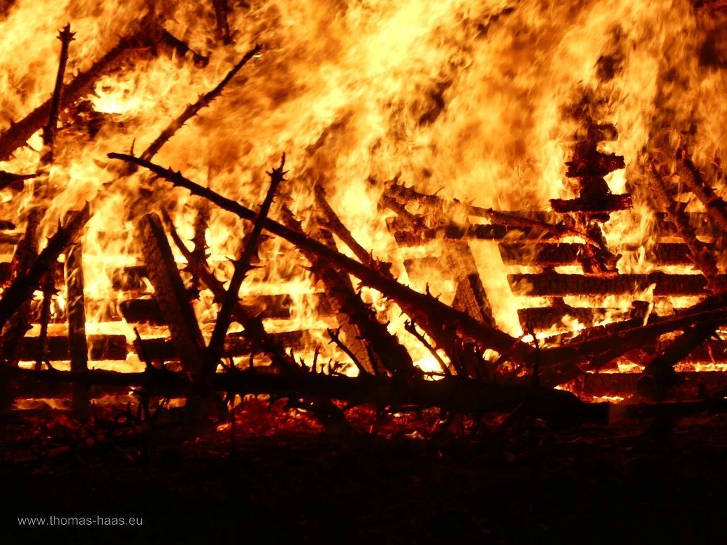 Schaurig schön, Funkenfeuer Bellenberg, 2024 © by Thomas Haas, Bellenberg Schaurig schön, Funkenfeuer Bellenberg, 2024 © by Thomas Haas, Bellenberg