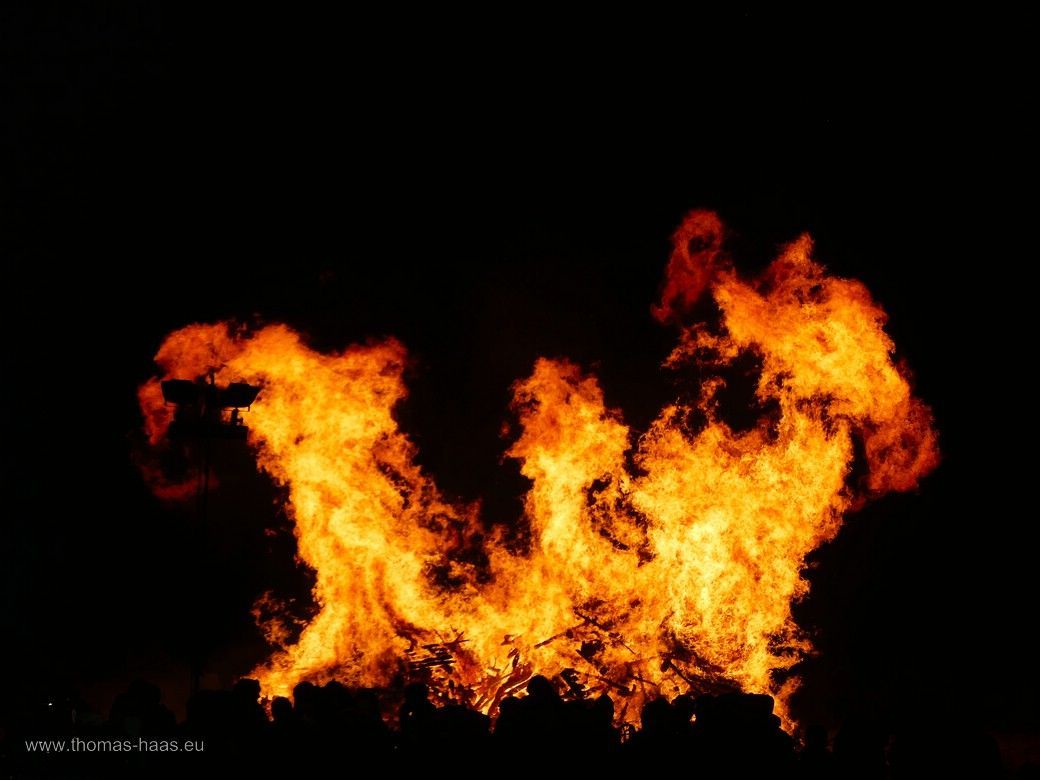 Schaurig schön, Funkenfeuer Bellenberg, 2024 © by Thomas Haas, Bellenberg Der Feuerdrachen - Schaurig schön, Funkenfeuer Bellenberg, 2024 © by Thomas Haas, Bellenberg