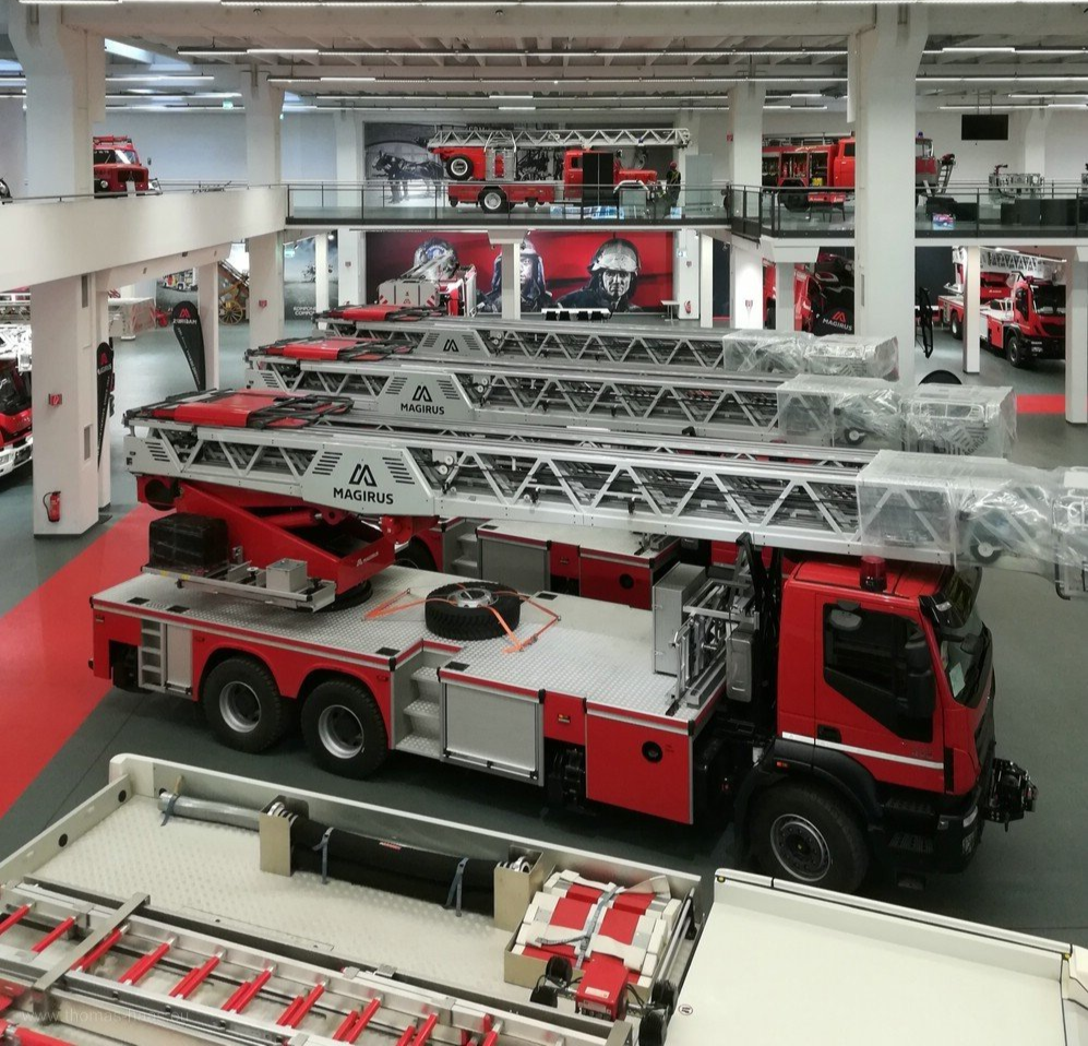 RNeue Drehleitern warten auf die Abholung in Ulm, 2020 Neue Drehleitern, zur Abholung bereit! Magirus 2020