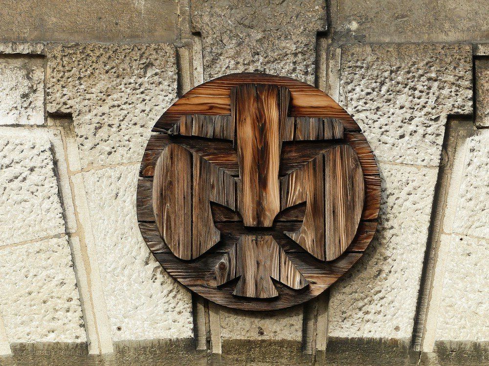 Holzwappen der Pfadfindergruppe...