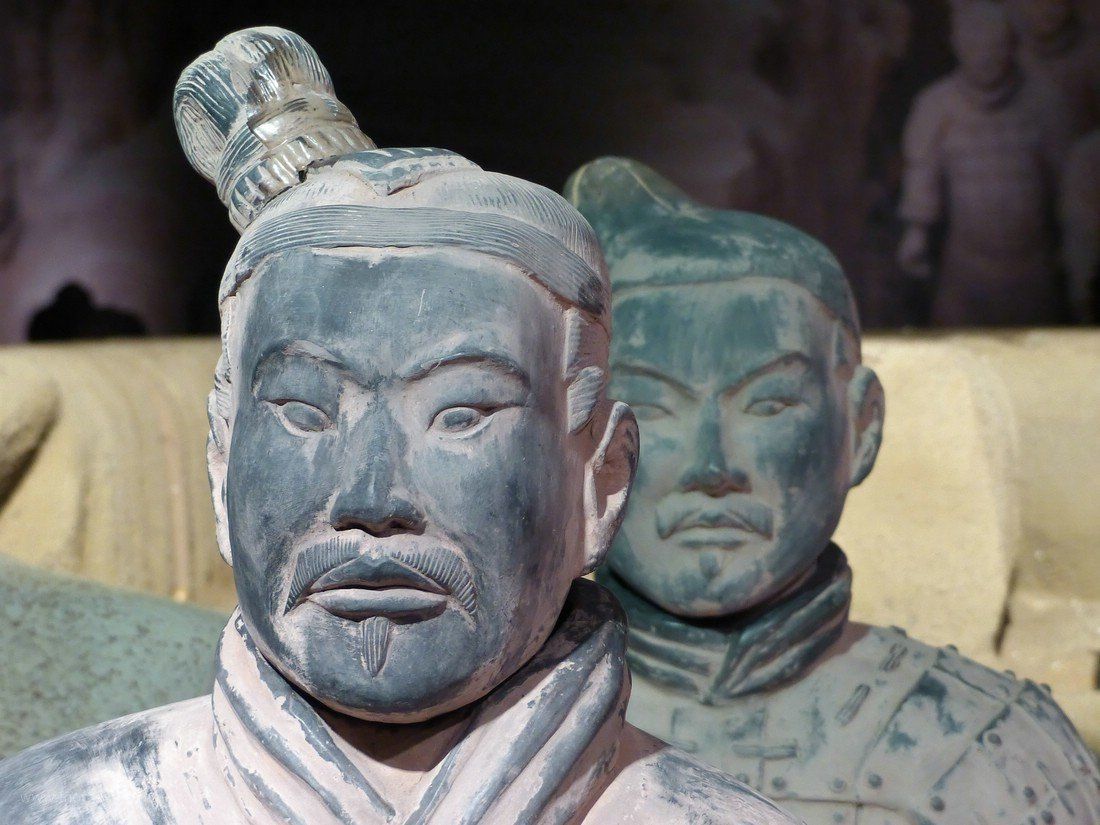 Terrakotta-Armee, Ulm, 2020 Gescihtzüge der Terrakotta-Krieger, Ulm 2020