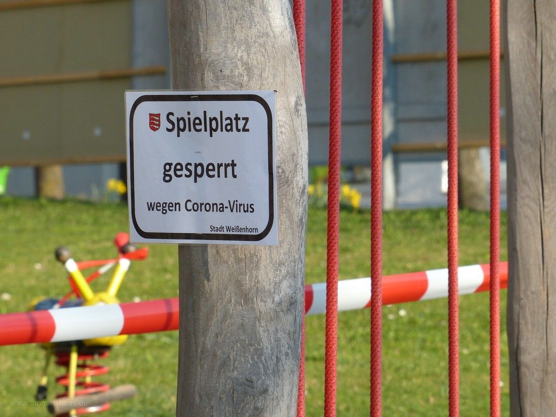 Gesperrter Kinderspielplatz in Weißenhorn,
Corona-Pandemie 2020