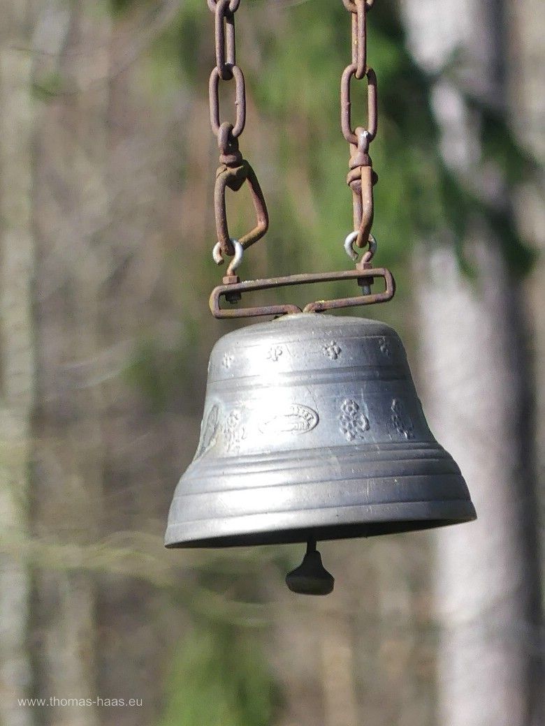 Kuhglocke als Gartendeko, Schaugarten, 2023 Kuhglocke als Gartendeko im Schaugarten, 2024