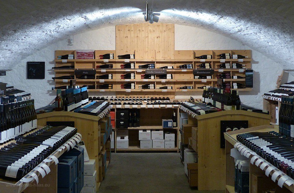 Wein-Bastion Ulm, Schillerstraße Verkaufsausstellung in der Wein-Bastion.