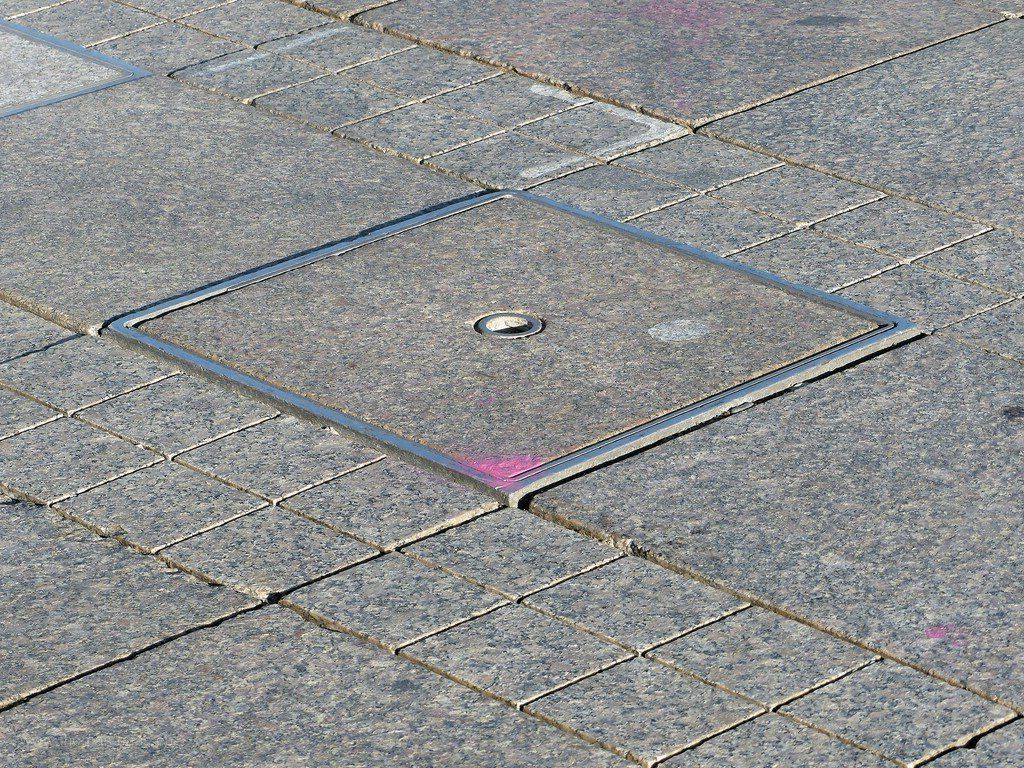 Infrastruktur auf dem Münsterplatz, Abdeckung