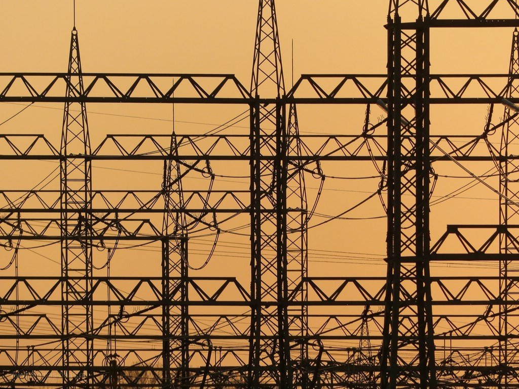 Grafischer Eindruck von Strommasten, Frühjahr 2020 Strommasten-Grafik in Vöhringen/Iller