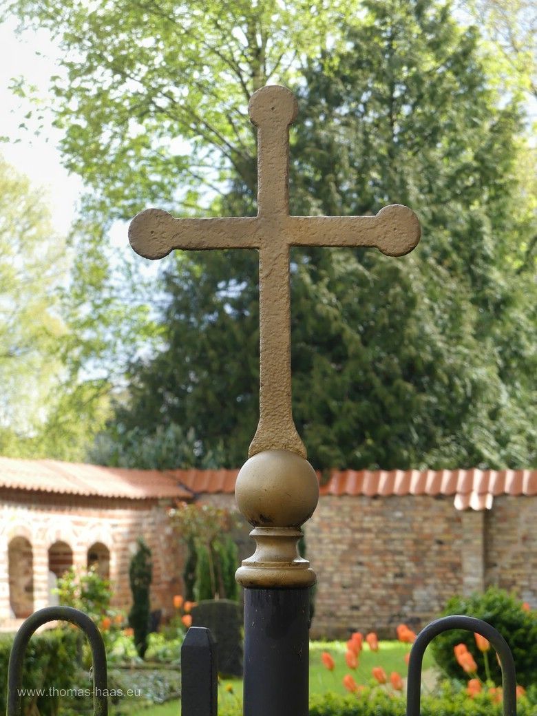 Der Friedhof am Kloster auf dem Holm... Der Friedhof am Kloster auf dem Holm...