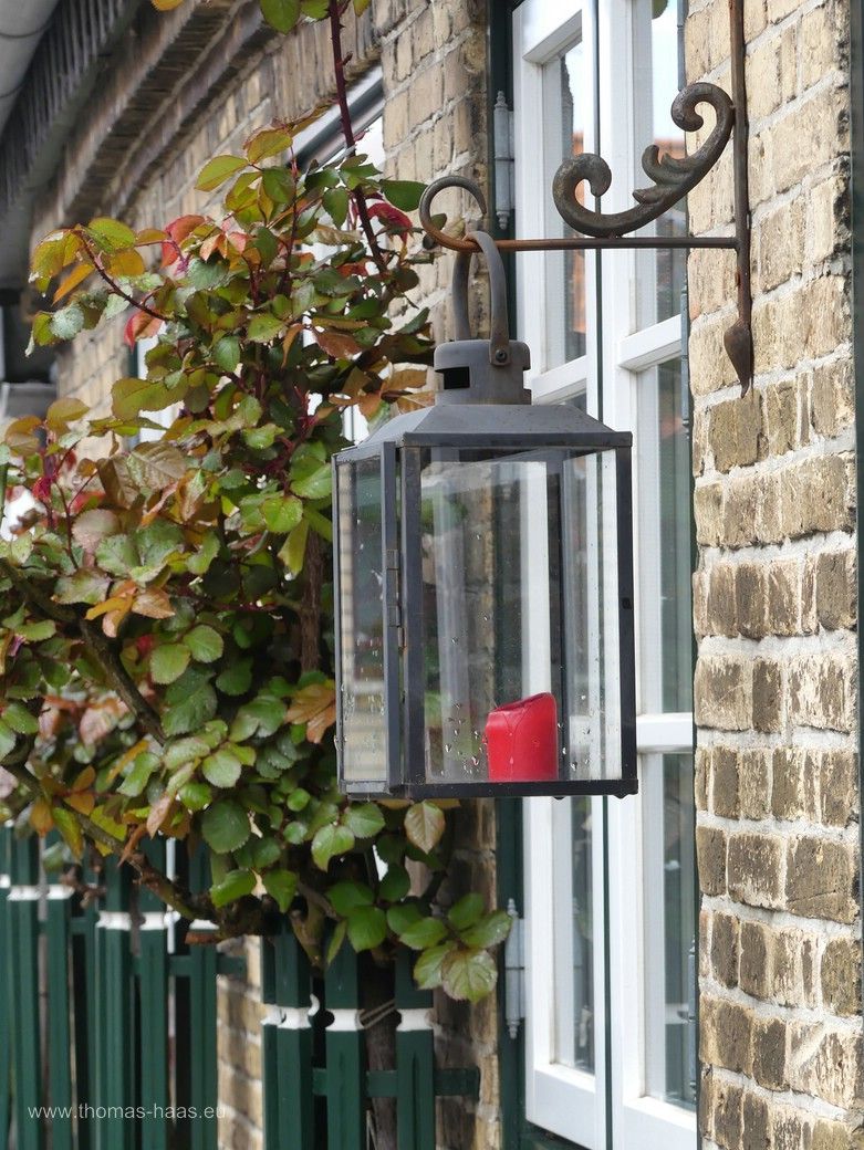 Dekorative Beleuchtung mit Kerze am Ausleger, Holm, 2024 Dekorative Beleuchtung mit Kerze am Ausleger, Holm, 2024