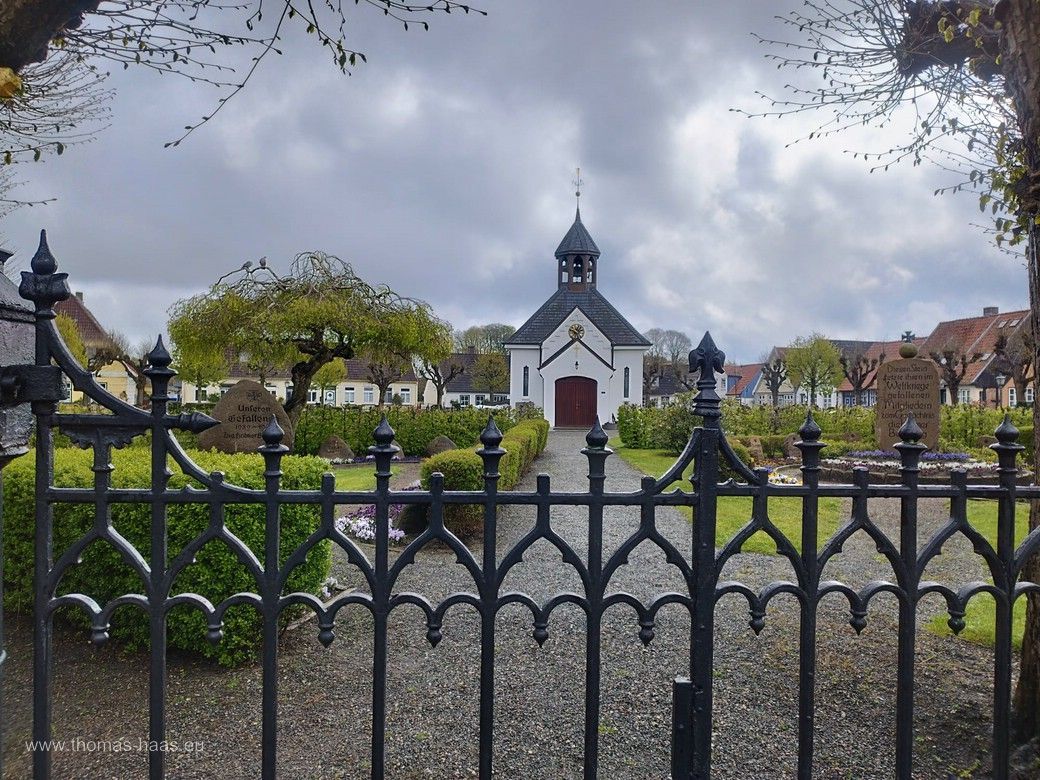 Der Friedhof auf dem Holm in Schleswig, April 2024 Der Friedhof auf dem Holm in Schleswig, betreten verboten!