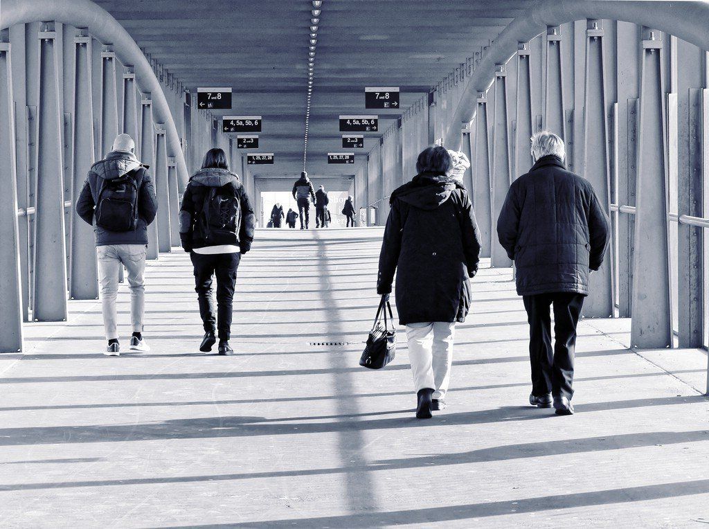 Der Bahnhofssteg in Ulm, in Polar bearbeitet, 2020 Der Bahnhofssteg in Ulm, vom Dichtrviertel aus gesehen...