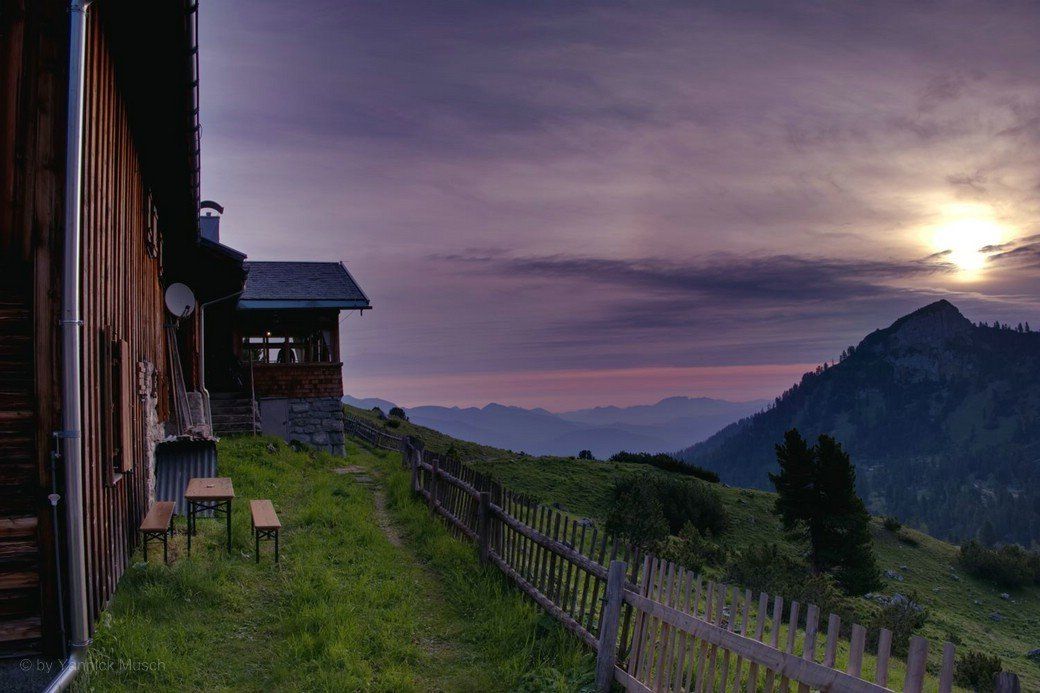 Schachenhaus, Blick ins Tal, Mai 2020 Schachenhaus - Blick von der Hütte ins Tal...