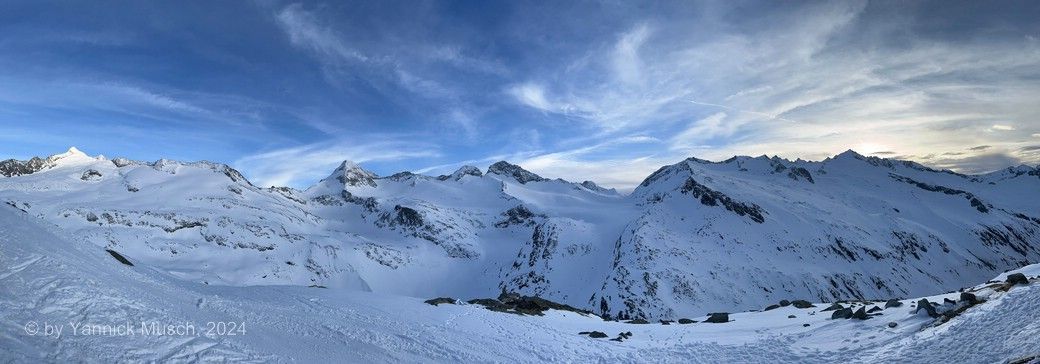 Ausblick von der Hüttenterrasse am Abend