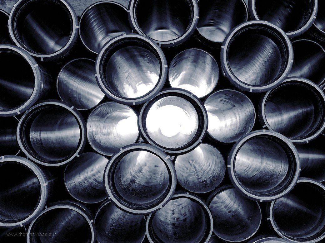 Kunststoffrohre, Stapel auf der Baustelle, Ulm 2020 Kunststoffrohre, Baustelle