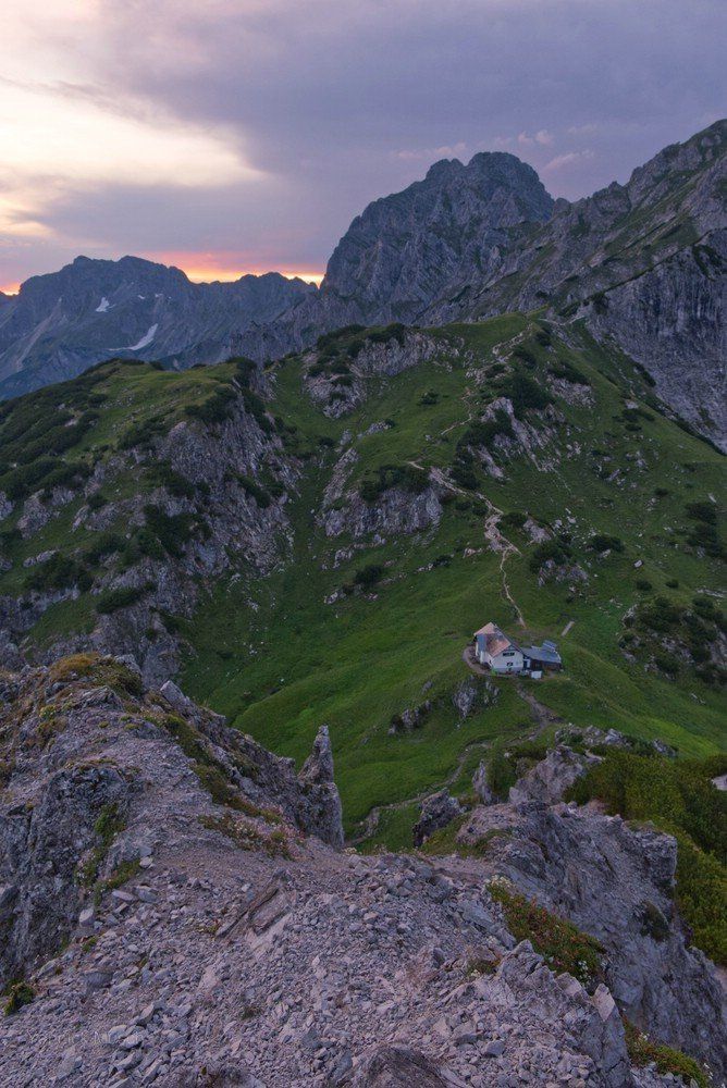 Der Blick auf die Admonter Hütte in den Kalkalpen.