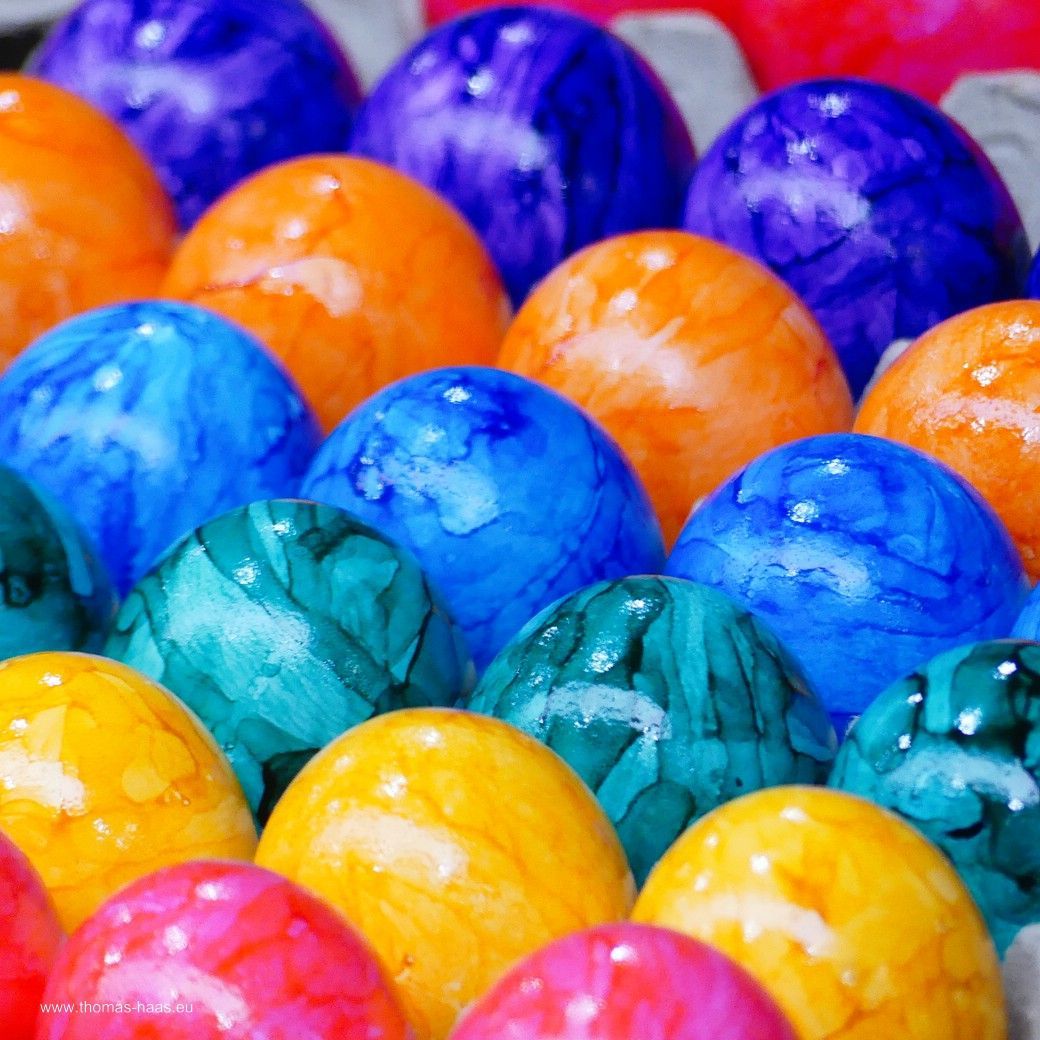 Frische bunte Eier... Ostern kann kommen! BEHAM GmbH, Ursberg Frische bunte Eier... Ostern kann kommen! BEHAM GmbH, Ursberg