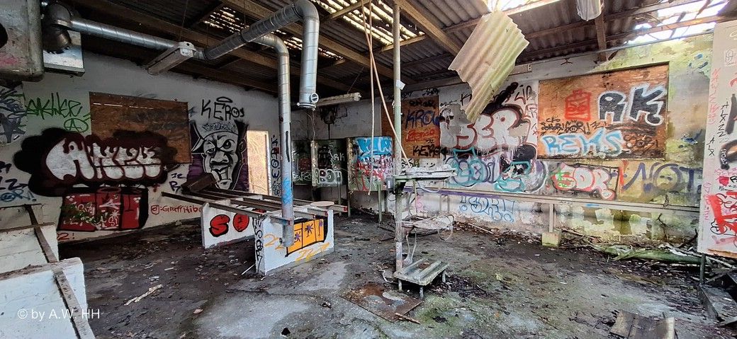 Gastbeitrag Lost Place Lackfabrik - © by Anke Werner Gastbeitrag Lost Place Lackfabrik - © by Anke Werner