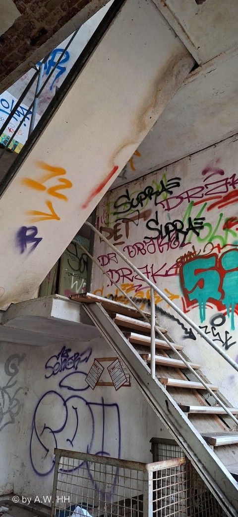 Gastbeitrag Lost Place Lackfabrik - © by Anke Werner Gastbeitrag Lost Place Lackfabrik - © by Anke Werner