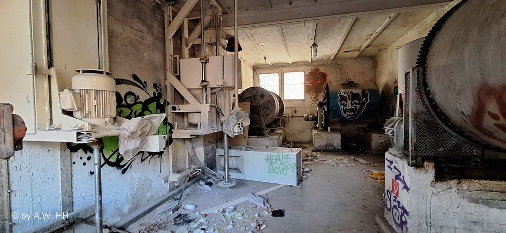 Gastbeitrag Lost Place Lackfabrik - © by Anke Werner Gastbeitrag Lost Place Lackfabrik - © by Anke Werner