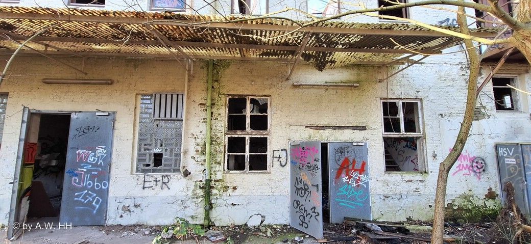 Gastbeitrag Lost Place Lackfabrik - © by Anke Werner Gastbeitrag Lost Place Lackfabrik - © by Anke Werner