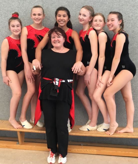 (v.l. Arwen Haas, Mia Schattauer, Letizia Caruso, Susanne Brenner, Jana Riegler, Klara Ott, Madeleine Haas) Foto: C. Spieth