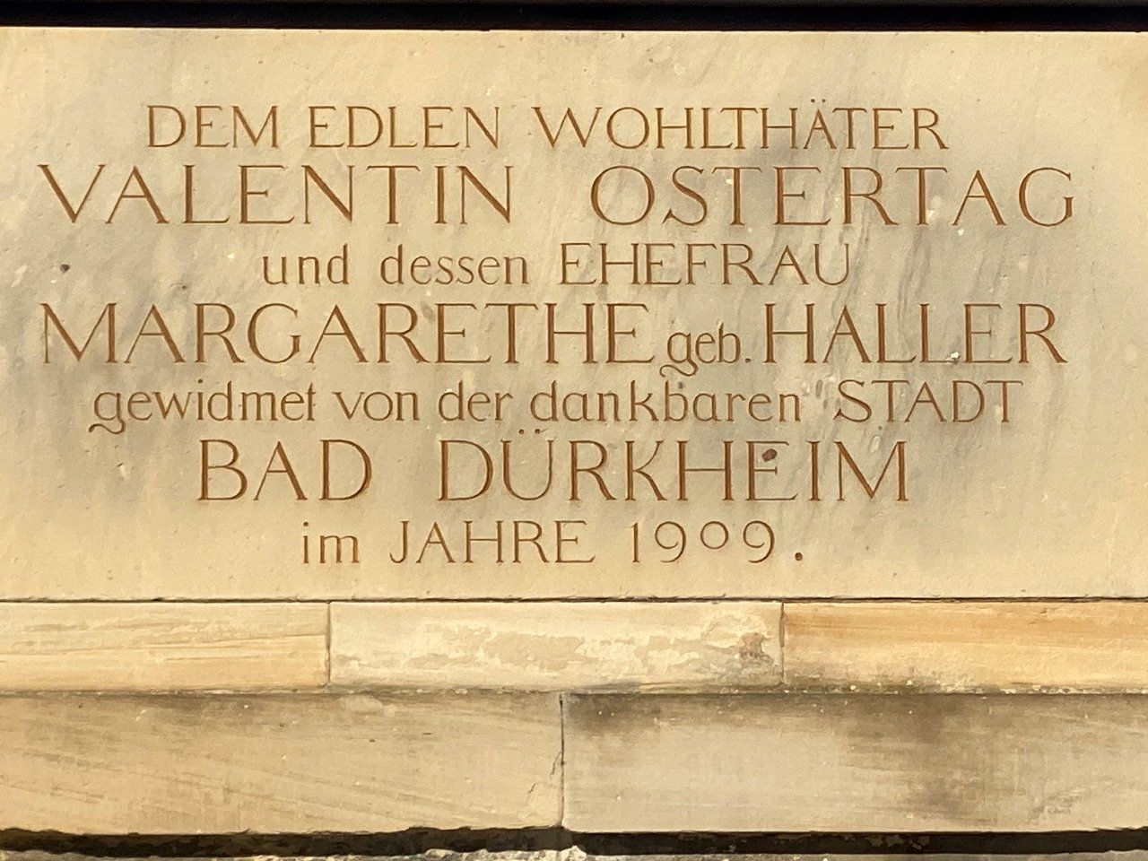 Valentin Ostertag Brunnen mit Sandstein Relief